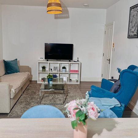 Cosy 1-Bed Flat 30Min To Central London & Parking Exterior photo